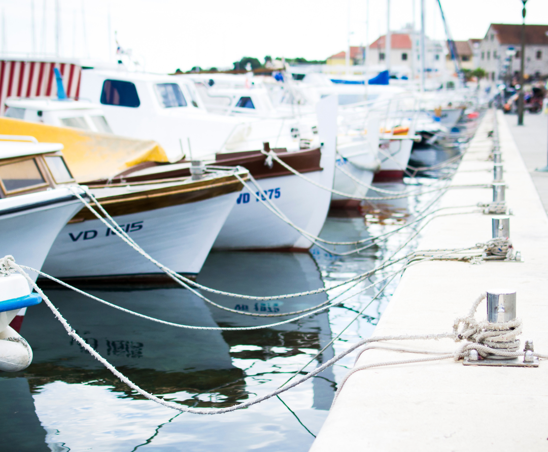 L’importance du nettoyage des bateaux de location : hygiène, sécurité et image de marque